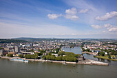 Blick von Festung Ehrenbreitstein auf das Deutsche Ecke, dem Zusammenfluss von Rhein und Mosel, Koblenz, Rheinland-Pfalz, Deutschland, Europa