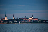 Stadtkulisse mit Kirchtürmen und der russisch-orthodoxen Alexander Nevsky Kathedrale, Tallinn, Harjumaa, Estland, Baltikum, Europa