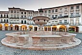 Fountain of the Giraldo Square, Evora, Alentejo, Portugal, Europe