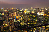 Blick vom Dachterrasse des Banyan Tree Hotels auf Skyline von Bangkok, Bangkok, Thailand