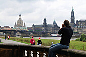 Blick vom Elbufer auf die Altstadt von Dresden, Sachsen, Deutschland, Europa
