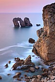 Urros de Liencres rocky isles, Costa Quebrada, Piélagos, Cantabria, Spain
