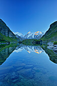 Grand Combin, Combin de Corbassiere und Petit Combin spiegeln sich in Bergsee, Walliser Alpen, Wallis, Schweiz