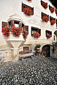 Fassade eines Hauses in Guarda, Unterengadin, Graubünden, Schweiz, Europa