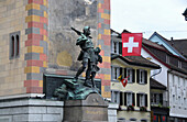 Wilhelm Tell Denkmal am Marktplatz in Altdorf, Kanton Uri, Schweiz, Europa