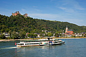 Schaufelraddampfer Goethe auf dem Rhein bei Oberwesel, Schönburg und Liebfrauenkirche, Oberwesel, Rhein, Rheinland-Pfalz, Deutschland