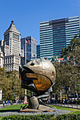 Sphere Skulptur von Fitz Koenig im Battery Park, Ground Zero, Manhattan, New York