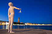 Skulptur Junge mit Frosch von Charles Ray, Punta della Dogana, Venedig, Italien, Europa