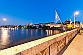 Blick auf Basel und Rhein von der Rheinbrücke, Basel, Schweiz, Europa