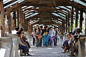 Tempellaufgang in Sagaing bei Mandalay, Myanmar, Burma, Asien