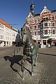 Pferdestatue am Schloßplatz, Köpenick, Berlin, Deutschland