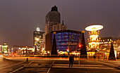 City Weihnachtsmarkt, Breitscheidplatz, Kaiser-Wilhelm-Gedächtniskirche, Berlin, Deutschland, Europa