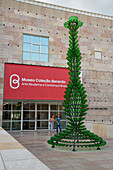 Moderne Kunst vor dem Museo Coleccion Berardo Museum in Belem, Lissabon, Portugal