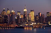 MIDTOWN SKYLINE HUDSON RIVER MANHATTAN NEW YORK USA