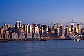 MIDTOWN SKYLINE HUDSON RIVER MANHATTAN NEW YORK CITY USA