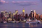 MIDTOWN SKYLINE HUDSON RIVER MANHATTAN NEW YORK CITY USA