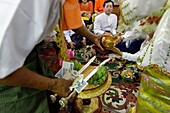 The biggest Nat ritual is held in Taungbyon, about twenty kilometers north of Wagung, in august, for six days including the full moon of Wagung  During a nat pwè, festival, during which nats are propitiated, nat-kadaws dance and embody the nat´s spirit in