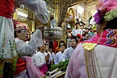 The biggest Nat ritual is held in Taungbyon, about twenty kilometers north of Wagung, in august, for six days including the full moon of Wagung  During a nat pwè, festival, during which nats are propitiated, nat-kadaws dance and embody the nat´s spirit in