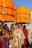 China, Qinghai, Amdo, Tongren Rebkong, Monastery of Gomar Guomari Si, Losar New Year festival, Short break during the procession of Maitreya Buddha