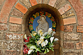 Bildstock, Marterl bei San Gimignano, Provinz Siena, Toskana, Italien, Europa