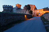 Festungsanlage im Abendlicht, Populonia Alta, Provinz Livorno, Toskana, Italien, Europa