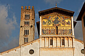 Monumantal golden mosaic of Christ with apostles and angels, Basilica di San Frediano, romanesque church, historic centre of  Lucca, UNESCO World Heritage Site, Lucca, Tuscany, Italy, Europe