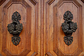 Door knocker in the shape of grape vines, door, Pistoia, Via Francigena, Tuscany, Italy, Europe