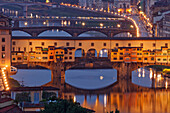 Ponte Vecchio über den Arno Fluss bei Nacht, Spiegelung, Altstadt von Florenz, UNESCO Weltkulturerbe, Firenze, Florenz, Toskana, Italien, Europa