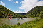 Hausboot auf dem Wasserweg Doubs-Rhein-Rhone-Kanal bei Douvot, PK 98, Doubs, Region Franche-Comte, Frankreich, Europa