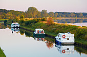 Sommermorgen auf dem Rhein-Marne-Kanal in Gondrexange, Hausboot, Sonnenaufgang, Moselle, Region Alsace-Lorraine, Elsass Lothringen, Frankreich, Europa