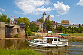 Diez an der Lahn mit Schloß Diez, Boot, Alte Brücke, Diez, Westerwald, Rheinland-Pfalz, Deutschland, Europa