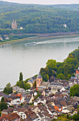 Blick von der Erpeler Ley auf Erpel und Apollinariskirche (Remagen), Rhein, Rheinland-Pfalz, Deutschland, Europa