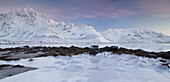 Austnesfjorden bei Laupstad, Higravtindan, Austvagoya, Lofoten, Nordland, Norwegen