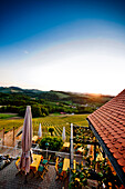 Terrasse von einem Weinlokal, Steiermark, Österreich