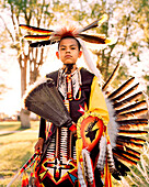 USA, Arizona, Holbrook, Navajo boy in traditional clothing