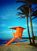 USA, Hawaii, Oahu, lifeguard tower on at Sunset Beach