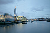 Blick über Themse zu the Shard und City Hall, Wolkenkratzer, London, England, Vereinigtes Königreich, Europa, Architekten Norman Fosten und Renzo Piano