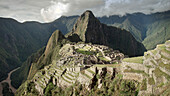 Blick auf Inka Ruinen mit Urubamba Fluss und Zuckerhut, Machu Picchu, Cusco, Cuzco, Peru, Anden, Südamerika