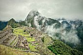 Inka Ruinen von Machu Picchu wolken verhangen, Cusco, Cuzco, Peru, Anden, Südamerika