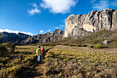 Wanderer im Andringitra Gebirge, Andringitra Nationalpark, Süd-Madagaskar, Afrika