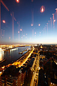 Stadtansicht von Bar 20up im 20. Stock des Empire Riverside Hotel, St. Pauli, Hamburg, Deutschland