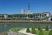 Ile Lacroix in der Seine und die Kathedrale von Rouen, Normandie, Frankreich
