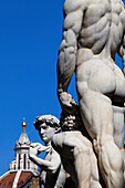 Skulpturen auf der Piazza della Signoria und Domkuppel, Florenz, Toskana, Italien