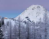 einsame Berghütte am Satteleck, Rötelstein, Dachstein Massiv, Steiermark, Österreich