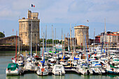 France, Poitou-Charentes, La Rochelle, Vieux Port, towers