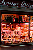 FRANCE, paris, 4e, ile saint-louis,  saint-louis-en-l'ile street, a cheese shop window at night