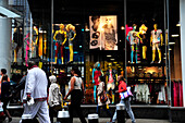 Pedestrians at the 5 avenue neat the boutique buiding in New York City, New York State, United State, USA