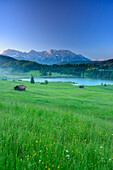 Morning mood with lake Geroldsee and Karwendel range, lake Geroldsee, Werdenfels, Garmisch-Partenkirchen, Bavarian Alps, Upper Bavaria, Bavaria, Germany