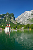 Lake Koenigssee with church of St. Bartholomae, Hachelkoepfe and Watzmann with Watzmann East Face, lake Koenigssee, Berchtesgaden range, National Park Berchtesgaden, Berchtesgaden, Upper Bavaria, Bavaria, Germany