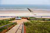 Georgshoehe and boardwalk, seafront on Norderney Island, Nationalpark, North Sea, East Frisian Islands, East Frisia, Lower Saxony, Germany, Europe